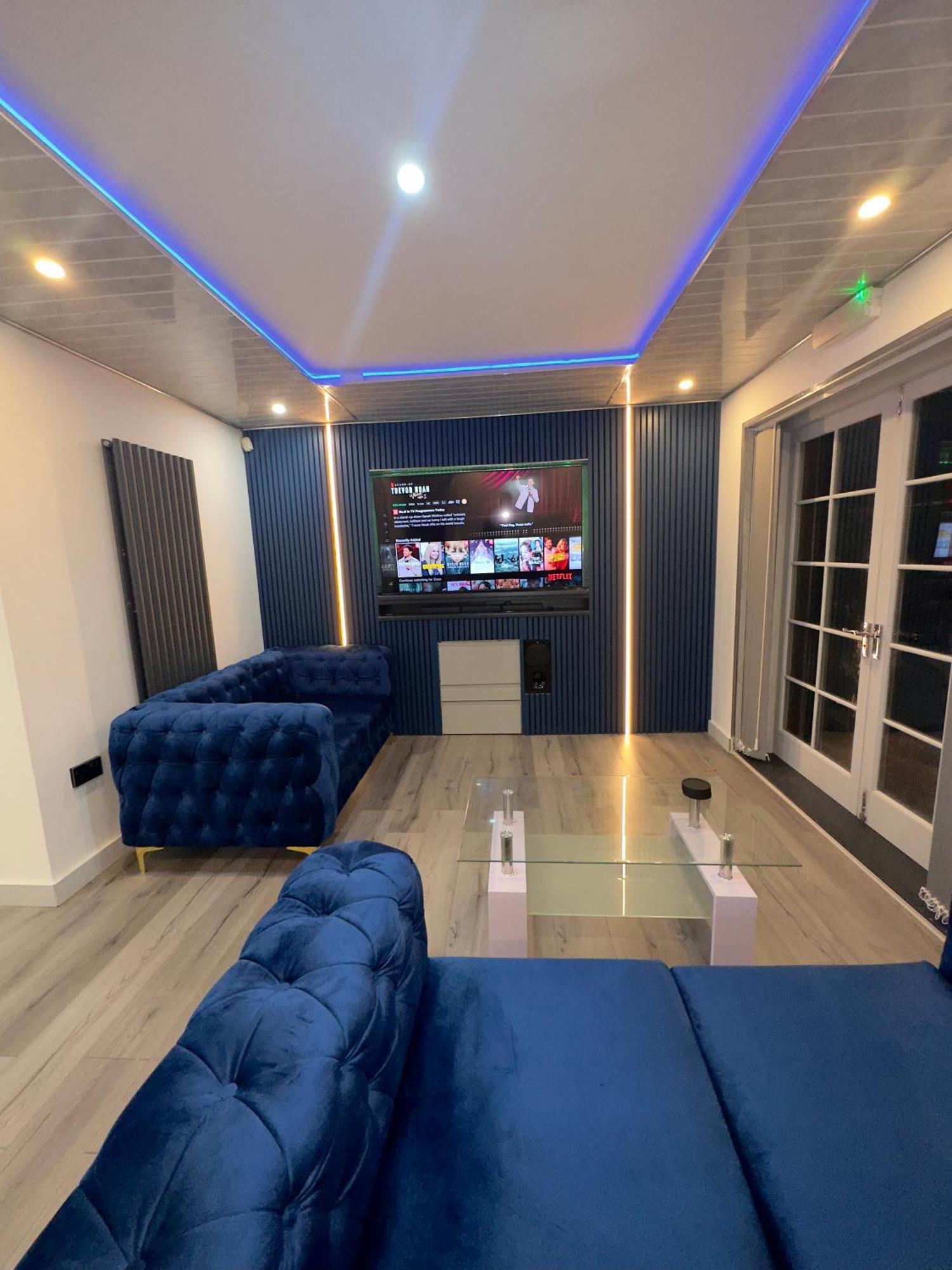 Apartment Luxxe House With Hot Tub And Pool Table *