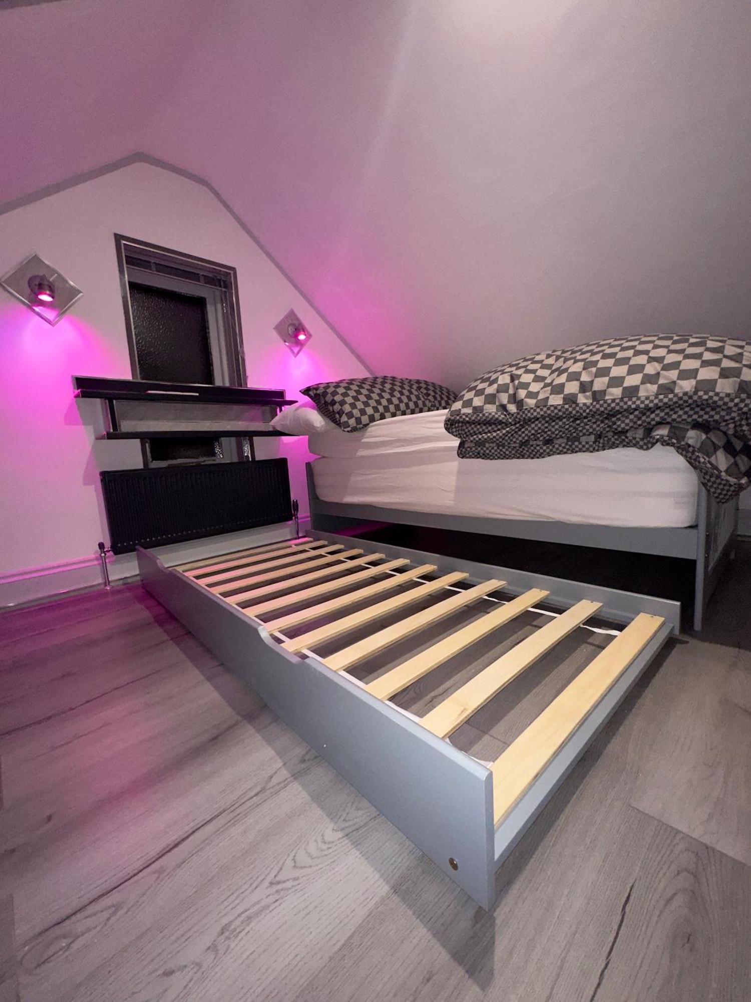 Luxxe House With Hot Tub And Pool Table Apartment
