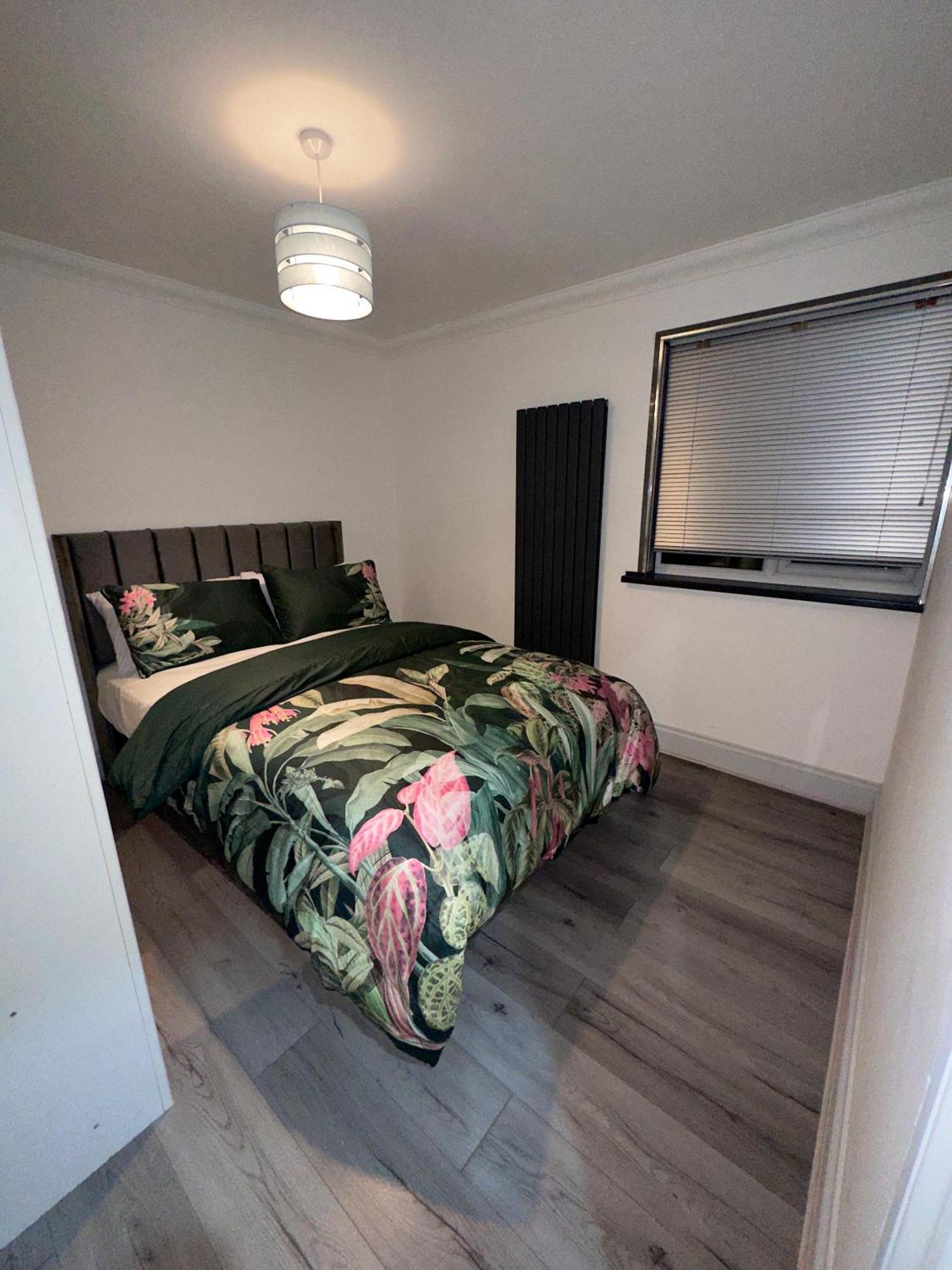 Luxxe House With Hot Tub And Pool Table Apartment Uxbridge